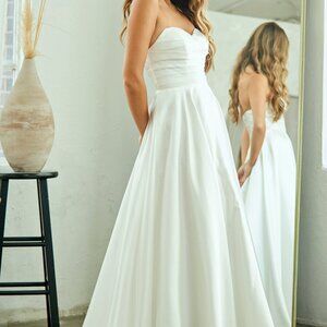 White wedding dress.Destination,courthouse,outdoor,long new bridal gown
